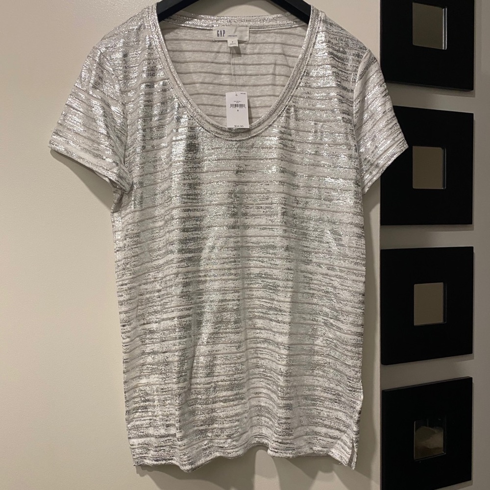 NWT Gap silver tshirt
